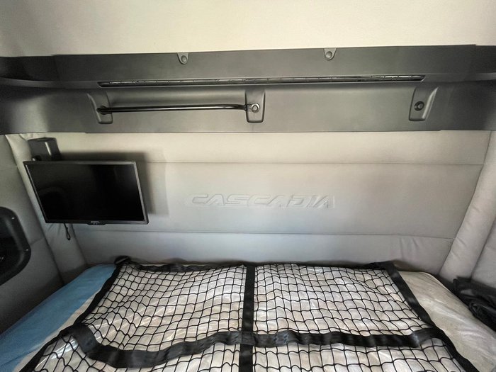 2025 Freightliner Cascadia 116 Tipper White