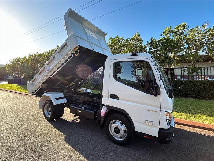 2025 Fuso Canter 815 Tipper WHITE