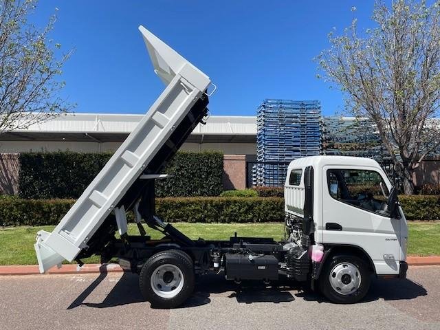 2025 Fuso Canter 615 615 Tipper White