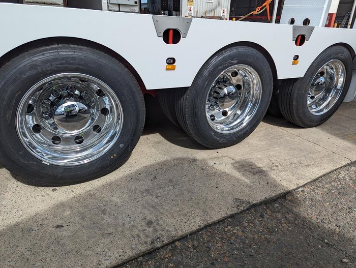 FWR Elite Tri Axle Tag Trailer