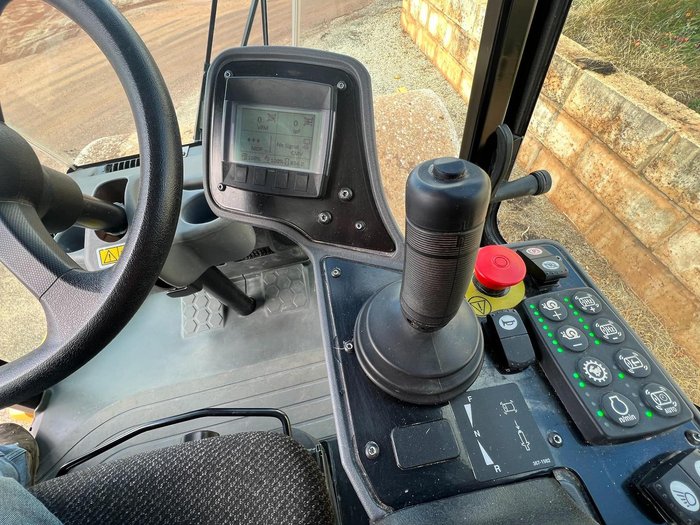 2020 Caterpillar Cs66b