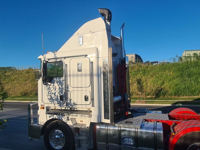 2012 Kenworth K200 Series White