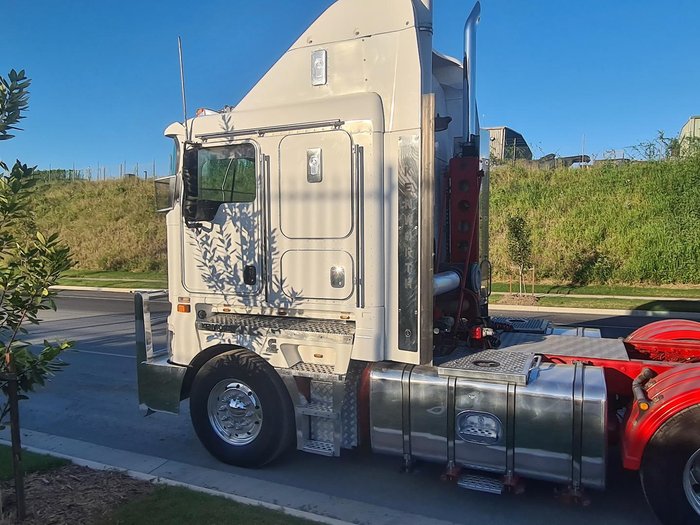 2012 Kenworth K200 Series White