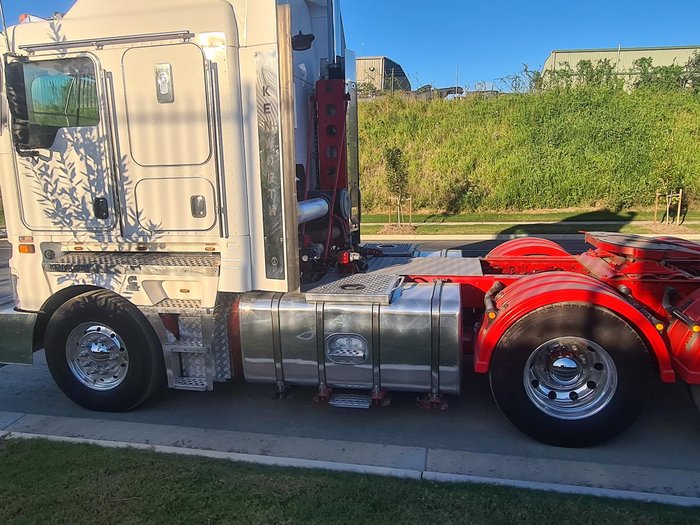 2012 Kenworth K200 Series White