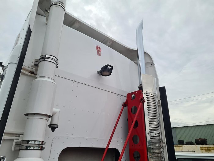 2012 Kenworth K200 Series White