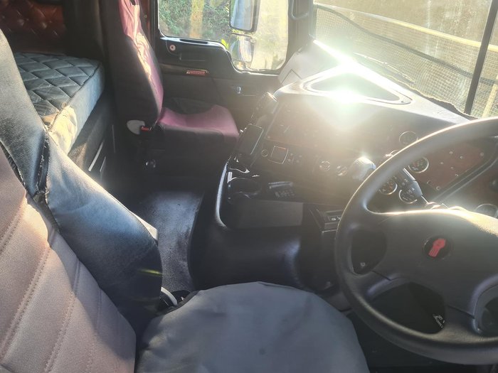 2012 Kenworth K200 Series White