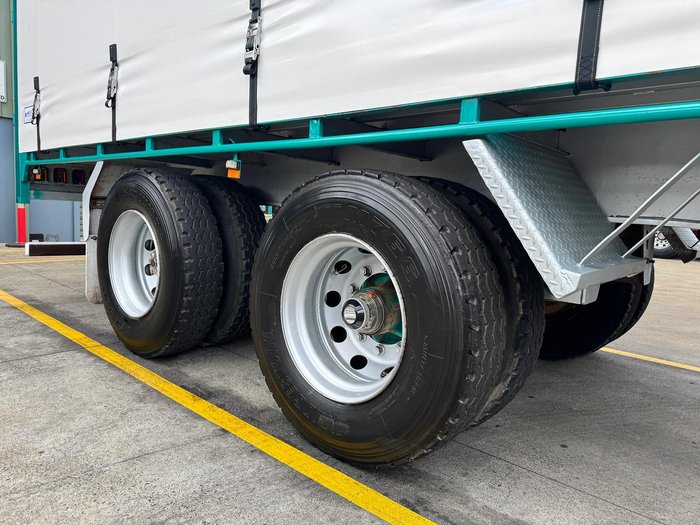 2008 Krueger St2 18 Pallet Sd Curtain Sider 