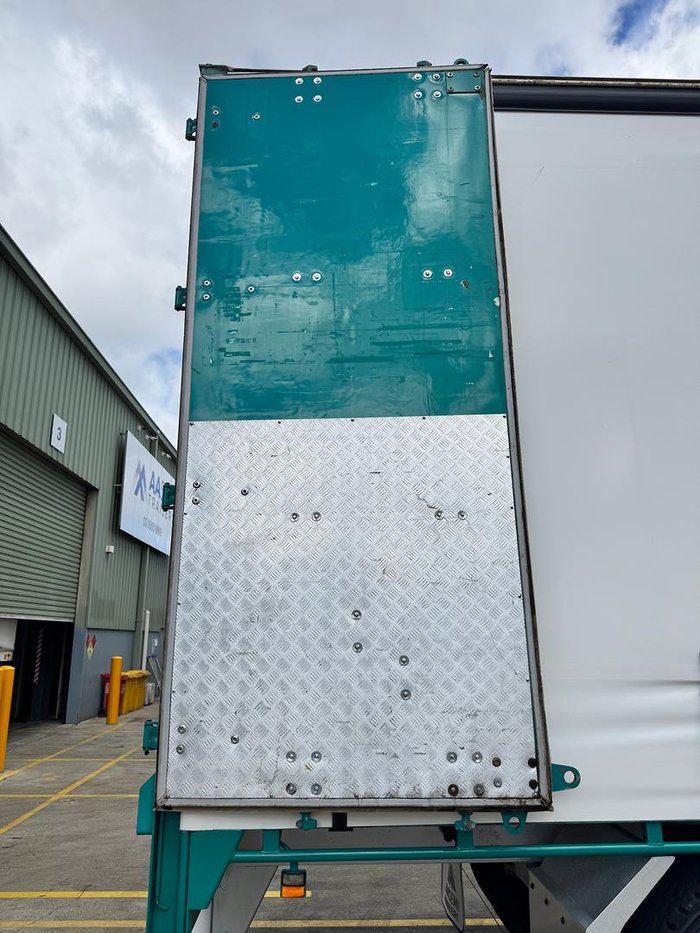 2008 Krueger St2 18 Pallet Sd Curtain Sider 
