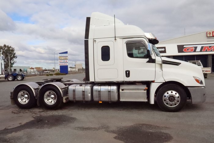 2022 FREIGHTLIN CASCADIA Aut CASCAD WHITE