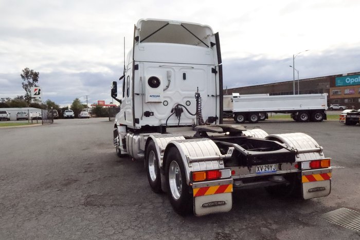 2022 FREIGHTLIN CASCADIA Aut CASCAD WHITE
