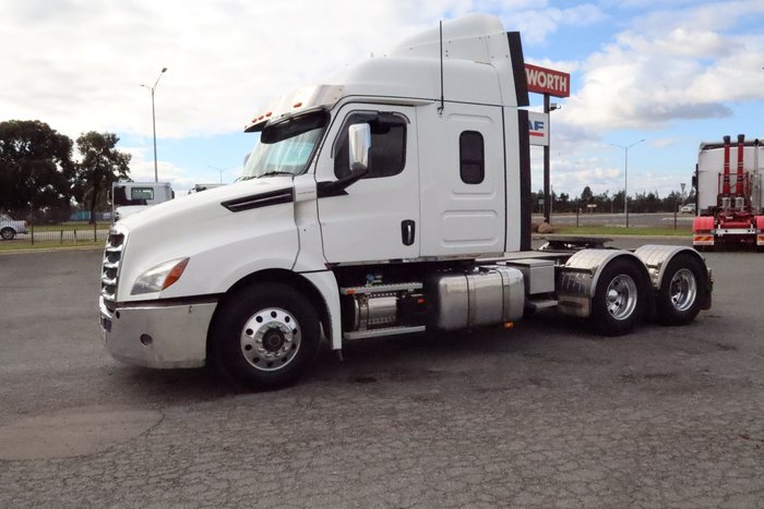 2022 FREIGHTLIN CASCADIA Aut CASCAD WHITE