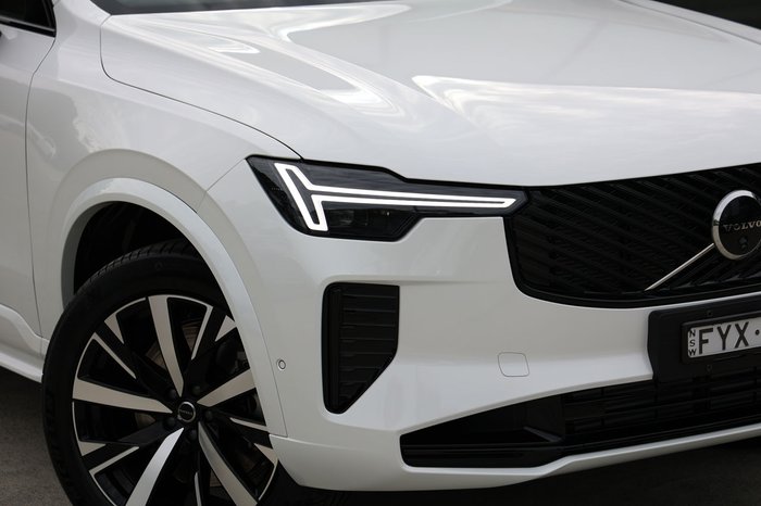 2026 Volvo XC90 Plus T8 Plug-In Hybrid Dark