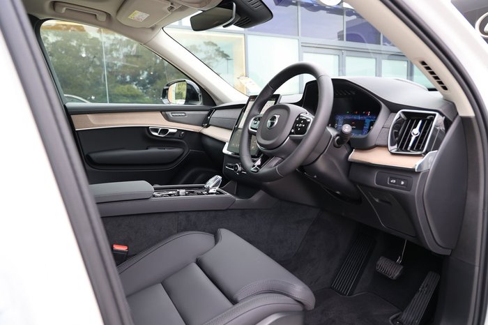 2026 Volvo XC90 Plus T8 Plug-In Hybrid Dark