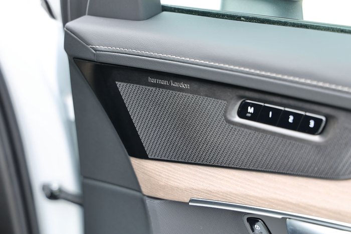 2026 Volvo XC90 Plus T8 Plug-In Hybrid Dark