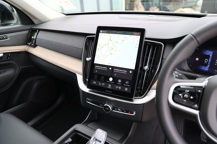 2026 Volvo XC90 Plus T8 Plug-In Hybrid Dark
