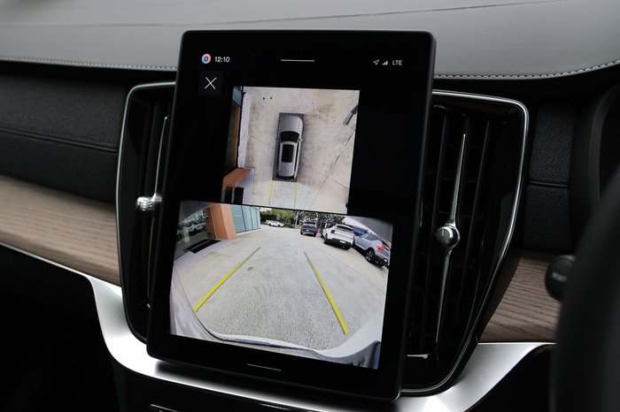 2026 Volvo XC90 Plus T8 Plug-In Hybrid Dark