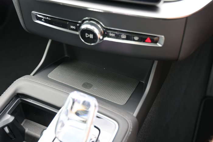 2026 Volvo XC90 Plus T8 Plug-In Hybrid Dark