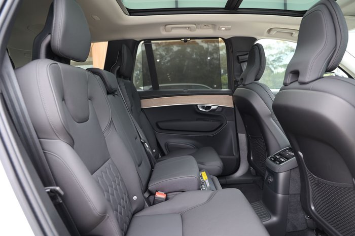 2026 Volvo XC90 Plus T8 Plug-In Hybrid Dark