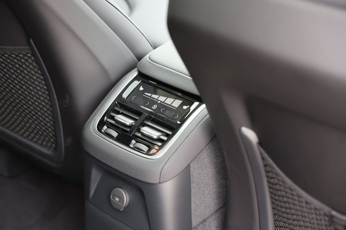 2026 Volvo XC90 Plus T8 Plug-In Hybrid Dark