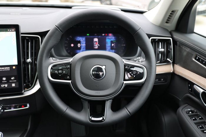 2026 Volvo XC90 Plus T8 Plug-In Hybrid Dark