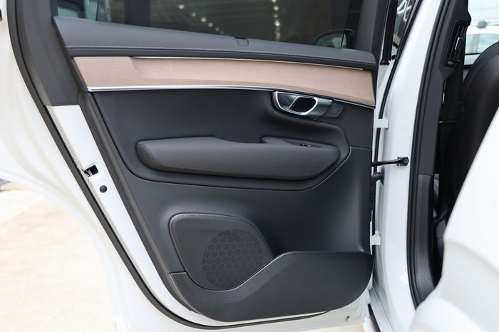 2026 Volvo XC90 Plus T8 Plug-In Hybrid Dark