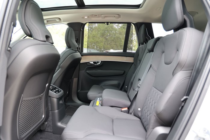 2026 Volvo XC90 Plus T8 Plug-In Hybrid Dark