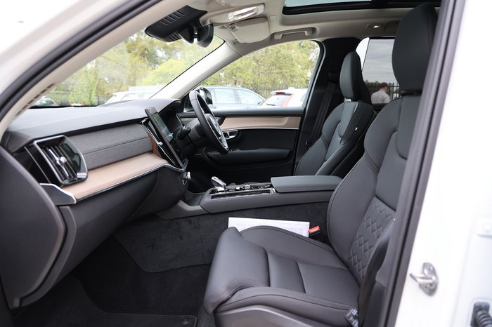 2026 Volvo XC90 Plus T8 Plug-In Hybrid Dark