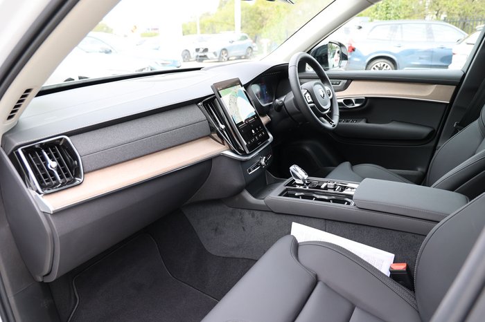 2026 Volvo XC90 Plus T8 Plug-In Hybrid Dark