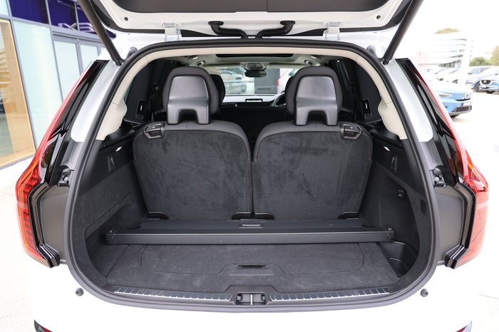 2026 Volvo XC90 Plus T8 Plug-In Hybrid Dark