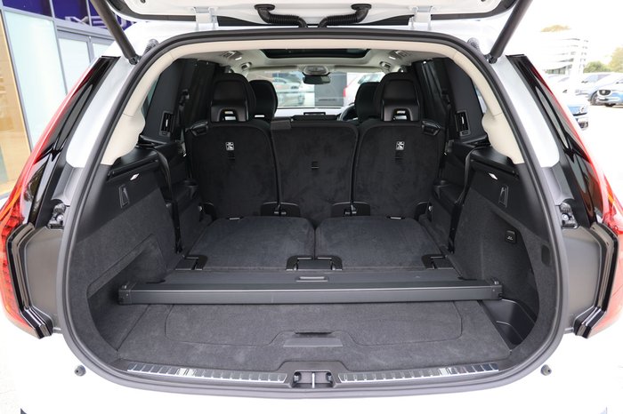 2026 Volvo XC90 Plus T8 Plug-In Hybrid Dark