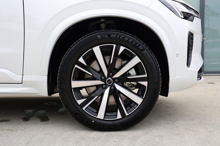2026 Volvo XC90 Plus T8 Plug-In Hybrid Dark