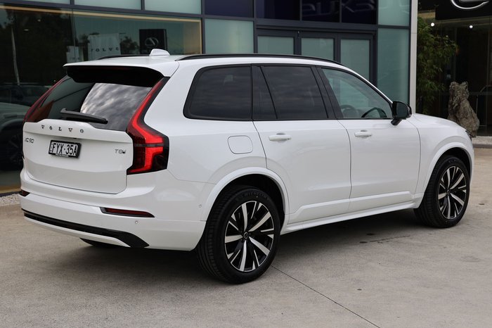 2026 Volvo XC90 Plus T8 Plug-In Hybrid Dark