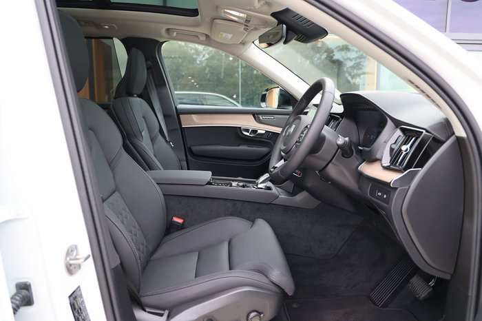 2026 Volvo XC90 Plus T8 Plug-In Hybrid Dark