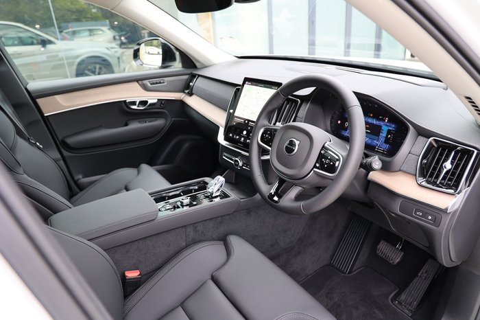 2026 Volvo XC90 Plus T8 Plug-In Hybrid Dark