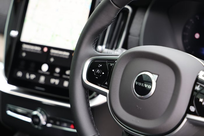 2026 Volvo XC90 Plus T8 Plug-In Hybrid Dark