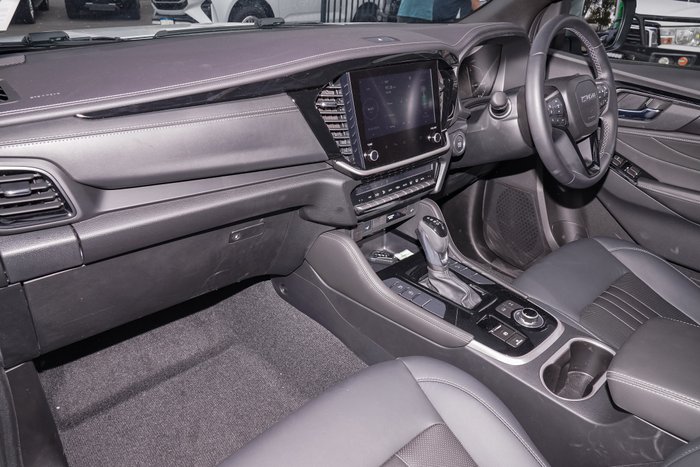 2025 Isuzu MU-X LS-T