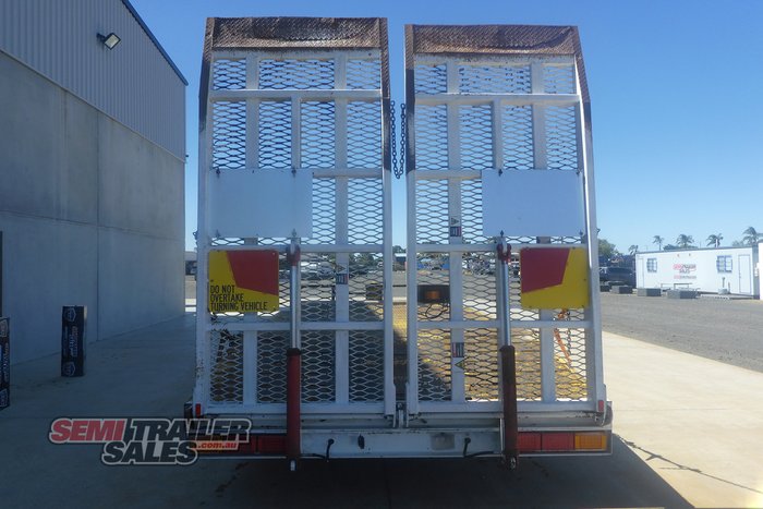 2001 Tag-A-Long Bogie Plant Trailer with Ramps