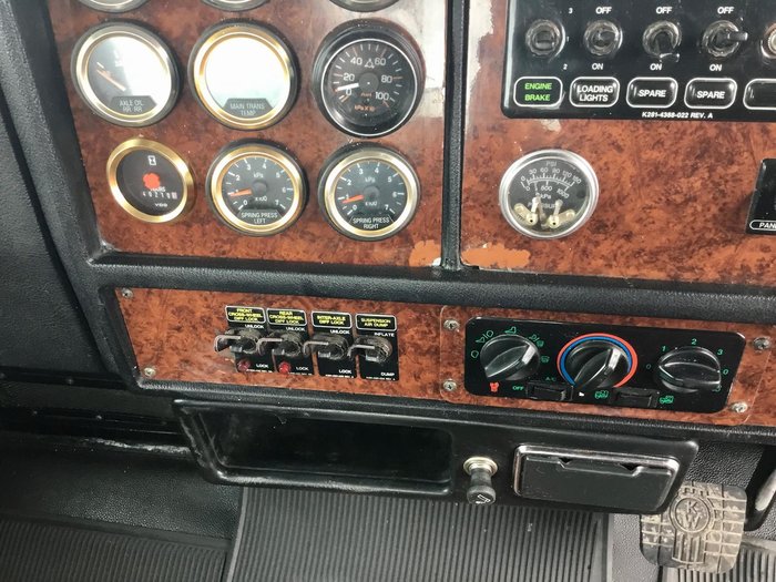 2004 Kenworth T950 Tradition 2X Cummins Detroitt $145000+Gst T950 TRADITION BLUE