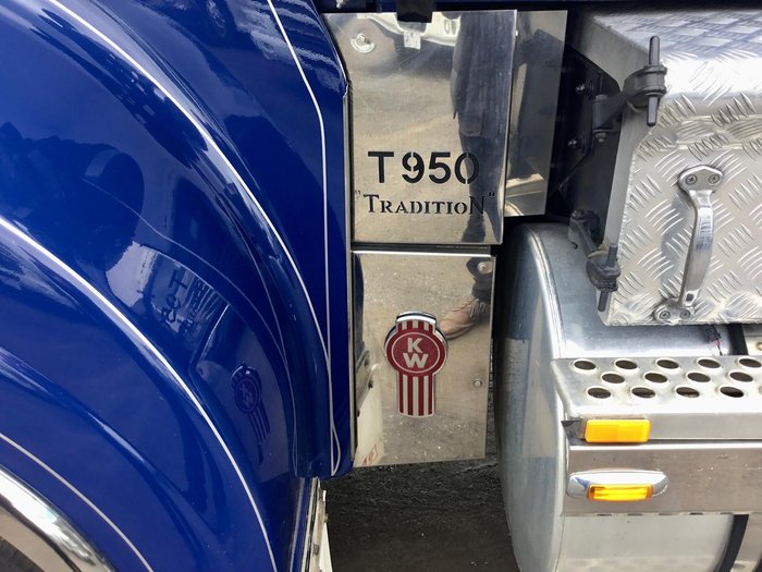 2004 Kenworth T950 Tradition 2X Cummins Detroitt $145000+Gst T950 TRADITION BLUE