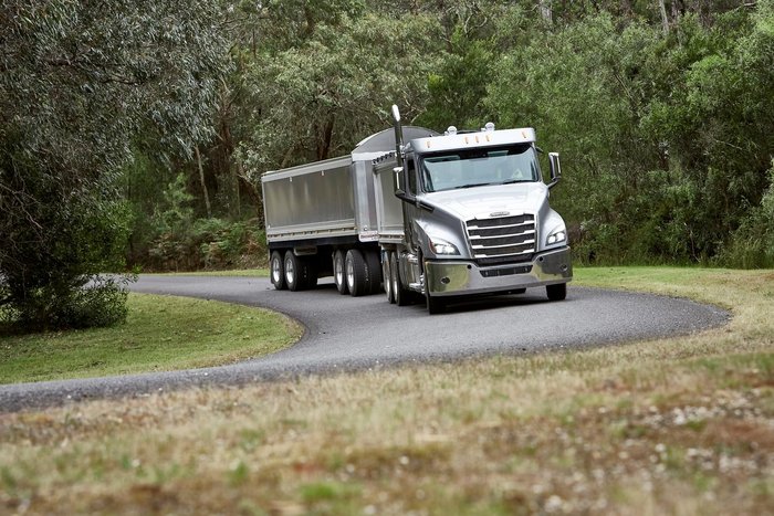 2024 Freightliner Cascadia 116 Tipper White