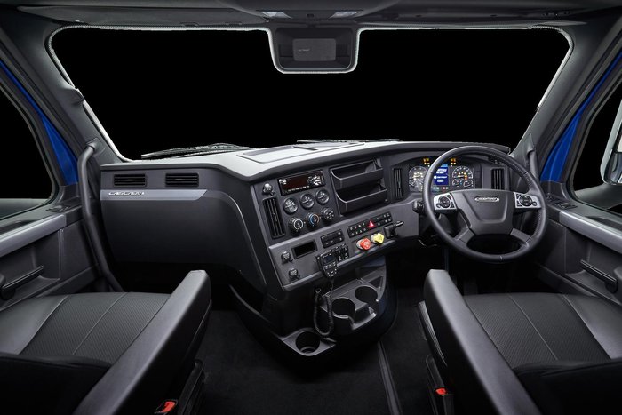 2024 Freightliner Cascadia 116 Tipper White