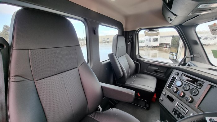 2024 Freightliner Cascadia 126 Tipper White