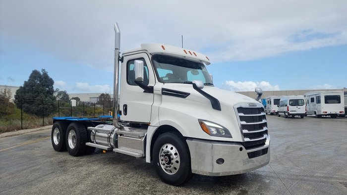2024 Freightliner Cascadia 126 Tipper White