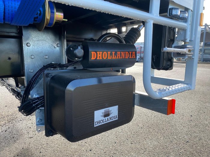 2025 Fuso Fighter 2427 White