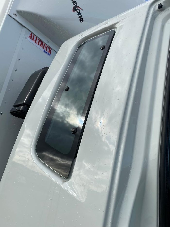 2025 Fuso Fighter 2427 White