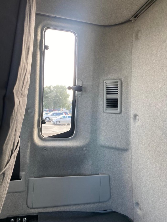 2025 Fuso Fighter 2427 White