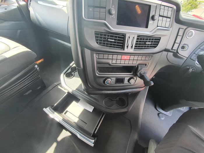 2024 Iveco S-Way AS700