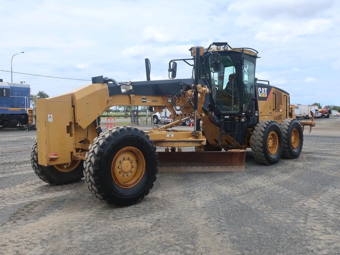 2011 Caterpillar 12M YELLOW