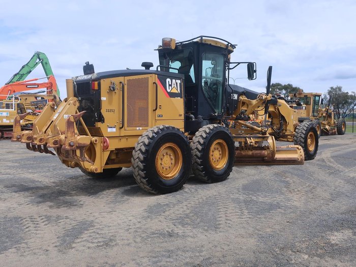 2011 Caterpillar 12M YELLOW