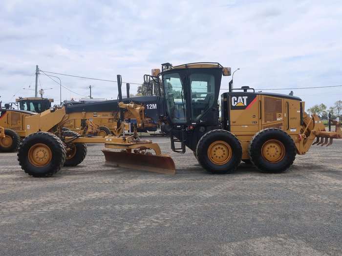 2011 Caterpillar 12M YELLOW